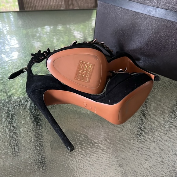 Alaia Suede Platform Heels - Picture 6 of 11